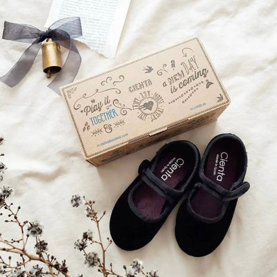 Black velvet Mary Jane shoes